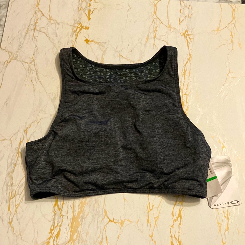Oakley woman’s large swim top NWT